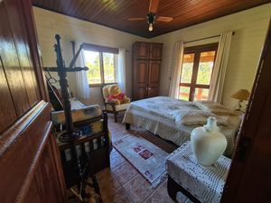 Image 15 - 208933