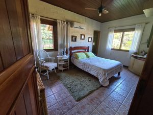 Image 18 - 208933