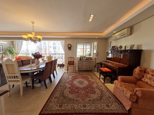 Image 6 - 209302