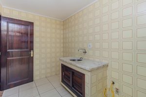 Image 12 - 209317