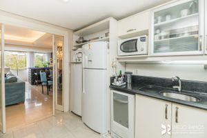 Image 25 - 209402