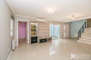 Image 3 - 209409