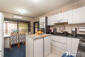 Image 17 - 209508