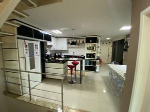 Image 21 - 209795