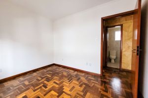 Image 3 - 209801