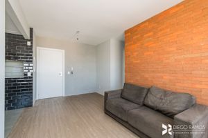 Image 3 - 209902
