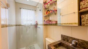 Image 10 - 209921