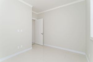 Image 19 - 209949