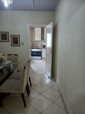 Image 10 - 210005