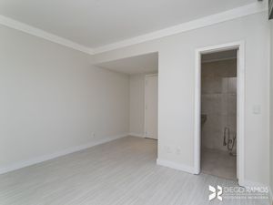 Image 24 - 210036