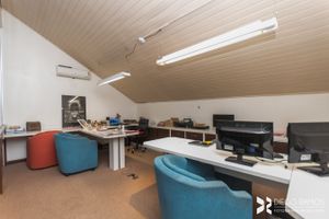 Image 30 - 210039