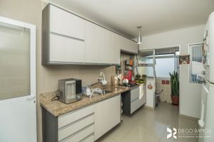 Image 37 - 210082