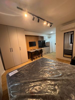 Image 1 - 210483