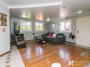 Image 3 - 210585