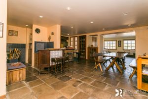 Image 30 - 210585