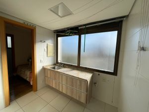 Image 11 - 210678