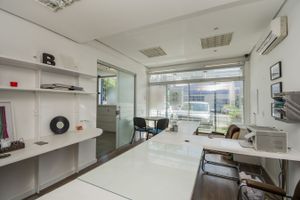 Image 1 - 210683