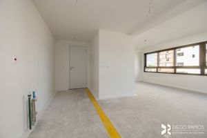 Image 3 - 211049