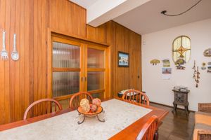 Image 10 - 211366