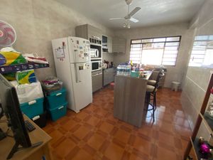 Image 11 - 211596