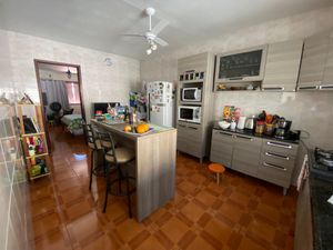Image 12 - 211596