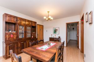Image 4 - 211720