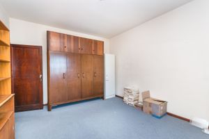 Image 19 - 211884