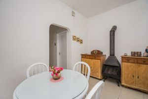 Image 34 - 212049