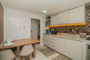 Image 30 - 212070