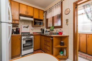 Image 33 - 212323