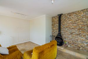Image 33 - 212352