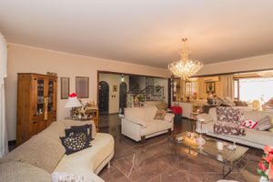 Image 7 - 212496