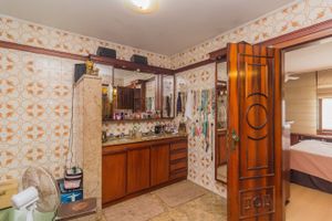 Image 19 - 212496