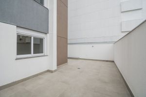 Image 8 - 212700