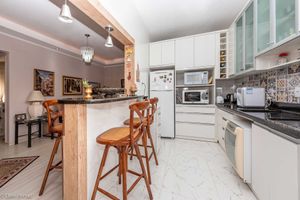 Image 8 - 212810