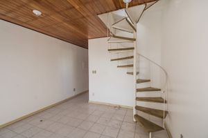 Image 13 - 212999