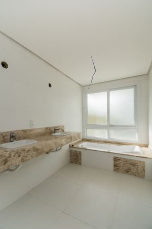Image 43 - 213636