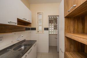 Image 15 - 213700