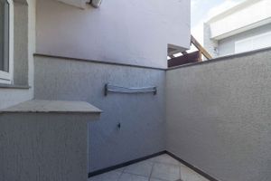 Image 45 - 213782