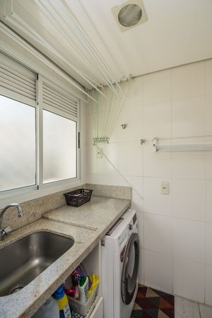 Image 29 - 213915