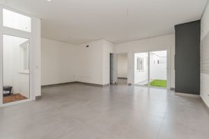 Image 4 - 213982