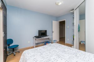 Image 14 - 214001