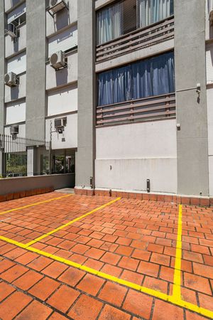 Image 24 - 214070