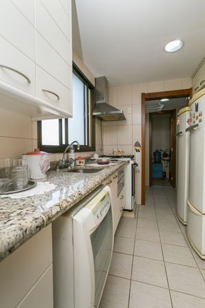 Image 18 - 214359