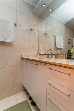 Image 10 - 214393