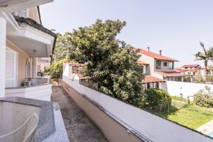 Image 7 - 214538