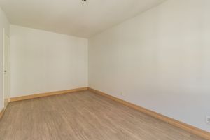 Image 3 - 214551