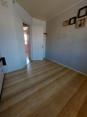 Image 35 - 214985