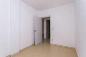 Image 11 - 214990
