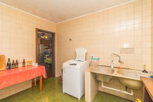 Image 33 - 215010